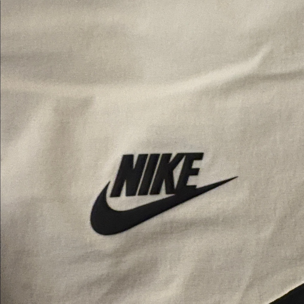 Nike tech nylon Men's White and Black Windbreaker Jacket extra large loose fit - Picture 9 of 16